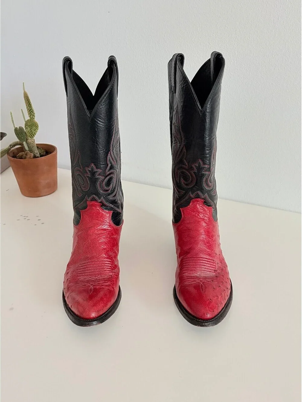 Justin Vintage Cowboy Boots Ostrich Leather Red & Black Style 40476 Size 9.5B
